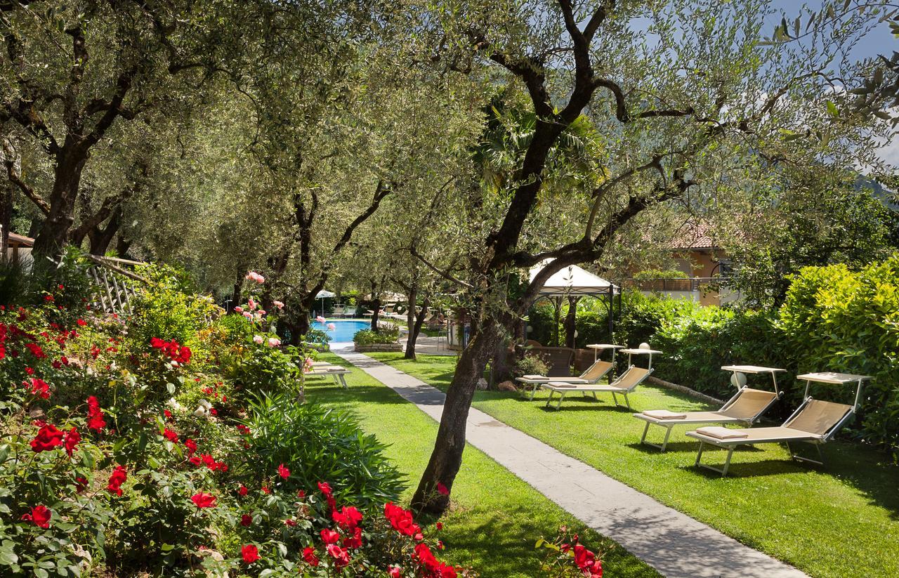 Hotel Continental - Tonelli Hotels Torbole Sul Garda Exterior foto